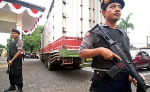 FOTO PERAMPOKAN SEMARANG : Truk Hasil Perampokan Dirampas Polisi