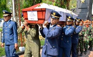 FOTO PESAWAT HERCULES JATUH : Begini Duka Cita di Malang dan Semarang