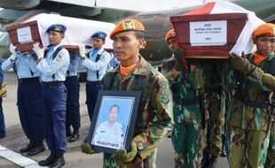 FOTO PESAWAT HERCULES JATUH : Begini Dokumentasi Duka Cita di Madiun