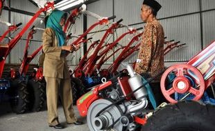 FOTO SWASEMBADA BERAS : Jateng Dijatah 6.000 Traktor Tangan