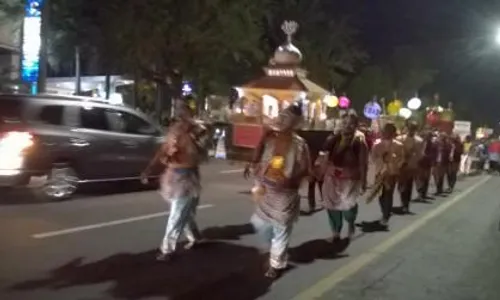 MALEM SELIKURAN SOLO : Festival Lampu Ting Pemkot Solo, Ada Gunungan Akik 