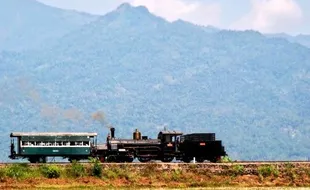 Foto Kereta Uap Wisata Rp25 Juta/Perjalanan