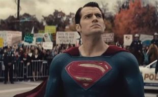 FILM TERBARU : Batman v Superman Dikritik Habis, Henry Cavill: Kritikus Tidak Terlalu Penting