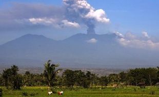 Gunung Raung Meletus, 2 Kecamatan di Jember Diguyur Hujan Abu Vulkanik