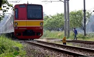 ANGKUTAN KERETA API : Sosialisasikan Keselamatan Perjalanan, PT KAI DAOP IV Gandeng KRDE