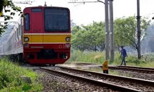 ANGKUTAN KERETA API : Sosialisasikan Keselamatan Perjalanan, PT KAI DAOP IV Gandeng KRDE