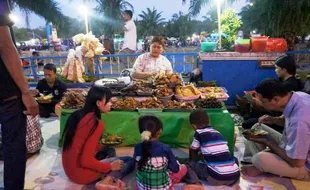 FOTO KULINER MADIUN : Pecel Madiun Jadi Sasaran Pemudik