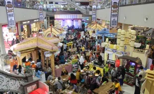 MUDIK LEBARAN 2015 :  Seporsi Sate Kere di Solo Paragon Mall Rp12.500, Sedap...