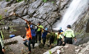 BENCANA ALAM NGANJUK : Keluarga Korban Sayangkan Lambannya Petugas Sedudo