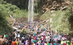 WISATA KARANGANYAR : Mahal, Tiket Grojogan Sewu untuk Wisman Dikeluhkan