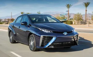 MOBIL TOYOTA : Mirai Bertenaga Hidrogen Mulai Mengaspal