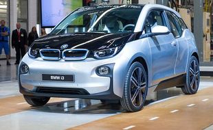 INOVASI OTOMOTIF : Apple Jadikan BMW i3 Mobil Listrik