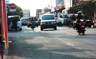 FOTO PARKIR DI JOGJA : Trotoar Berjejalan Motor