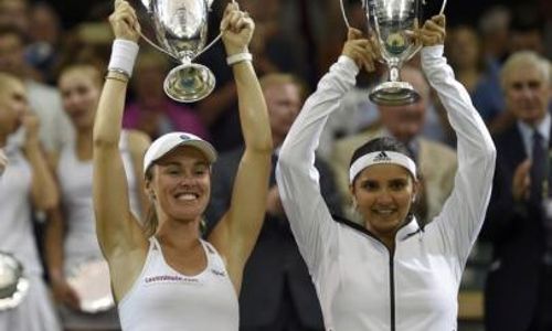 WIMBLEDON 2015 : Bersama Sania Mirza, Hingis Juara Wimbledon Setelah 17 Tahun