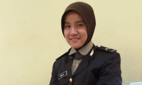  KISAH INSPIRATIF : Polwan Cantik Ini Hafal 20 Juz Alquran