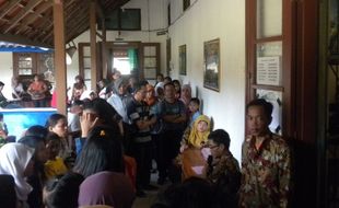  PENERIMAAN SISWA BARU : Hari Pertama PPDB, Pendaftar Masih Menunggu 