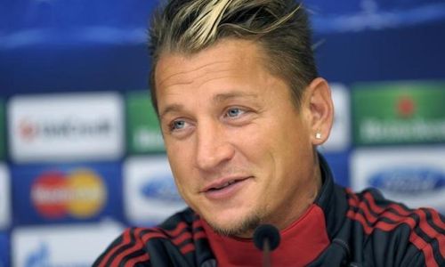 KARIER PEMAIN : Dikabarkan Hengkang, Philippe Mexes Perpanjang Kontrak Bersama AC Milan