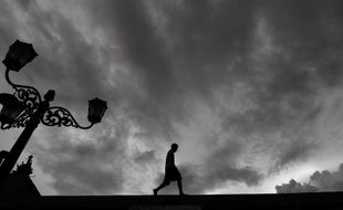 GAYA FOTOGRAFI : Tren Kekinian, Foto Standing Solo