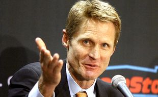 KABAR NBA : Steve Kerr Jalani Operasi Punggung