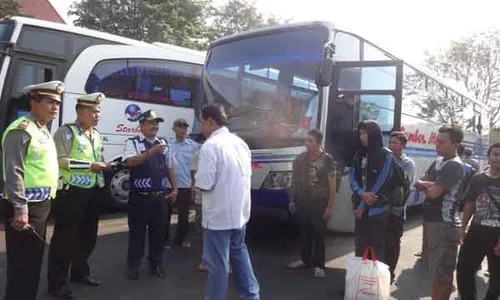 ARUS BALIK : Bus Dinyatakan Tidak Layak Jalan, Calon Penumpang Nyaris Terlantar