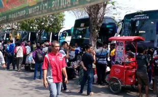 MUDIK LEBARAN 2015 : Harga Tiket Bus di Sragen Naik 150%