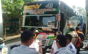 MUDIK LEBARAN 2015 : 4 Bus Diusir dari Terminal Purabaya