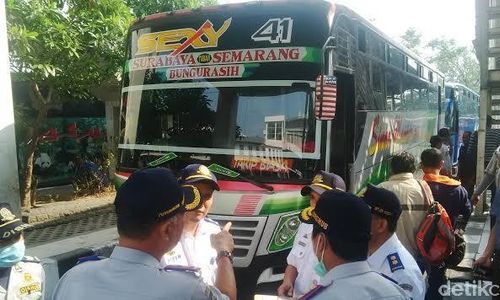 MUDIK LEBARAN 2015 : 4 Bus Diusir dari Terminal Purabaya