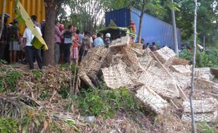 KECELAKAAN BOYOLALI : 2 Kontainer dan 2 Mobil Bertabrakan, 1 Tewas