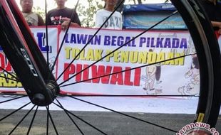 PILKADA 2015 : Komunitas #SaveSurabaya Tuding “Begal Politik” Mundurkan Pilkada Surabaya