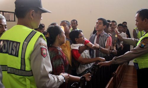 FOTO PEMBUNUHAN JOMBANG : Keluarga Pelajar Homo Tak Terima Vonis