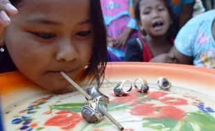 FOTO PERAYAAN HUT RI : Demam Akik Warnai Lomba HUT RI