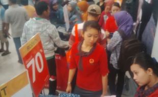 FOTO INFO BELANJA : Begini Ramainya Garage Sale Matahari Madiun, Beli 3 Bisa Didiskon 75%