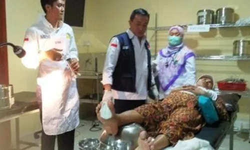 INFO HAJI 2016 : Gelang Berwarna Penanda Jemaah Risiko Tinggi