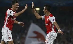 LIGA INGGRIS : Ozil dan Sanchez Bertahan di Arsenal Asalkan Digaji Rp5,1 M Sepekan