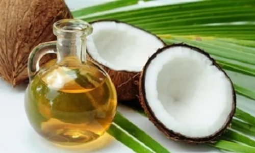 TIPS KECANTIKAN : Terlihat 10 Tahun Lebih Muda Cuma dengan Minyak Kelapa!