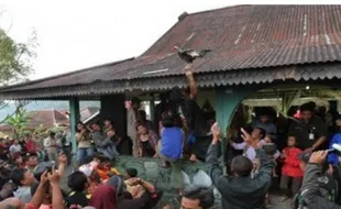 WISATA SOLORAYA : Selasa (4/8/2015), Ada Ritual Mondosiyo di Tawangmangu