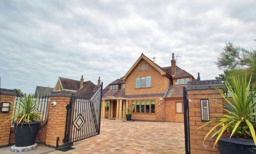 SPORTAINMENT : Sterling Jual Rumah Mewah di Merseyside