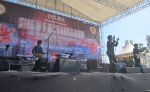 KONSER MUSIK : Sheila On 7 Guncang SMAN 1 Karanganom Klaten