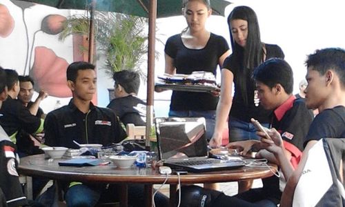 KOMUNITAS MOTOR : Kopdar Rutin Pengguna CB150R Madiun Jadi Ajang Pamer Kreativitas