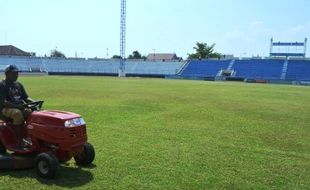 FOTO PIALA KEMERDEKAAN 2015 : Rumput Stadion Wilis Siap Tampung Laga