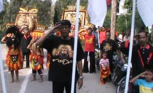 PERAYAAN HUT RI :Reog Ponorogo Ikut Upacara Peringati HUT RI