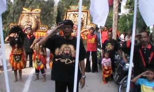 PERAYAAN HUT RI :Reog Ponorogo Ikut Upacara Peringati HUT RI