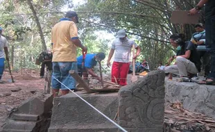 EKSKAVASI CAGAR BUDAYA : Tak Ditemukan Candi, BPCB Tutup Galian