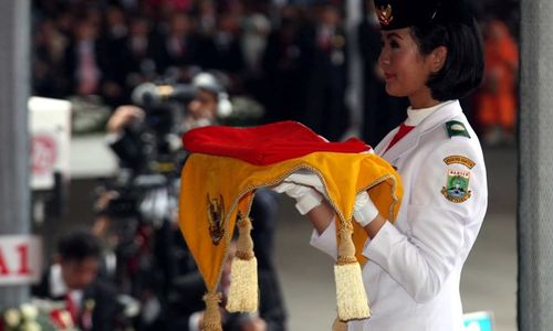 PERINGATAN KEMERDEKAAN RI : Bawa Bendera Merah Putih saat Upacara di Istana, Ini Cerita Cia