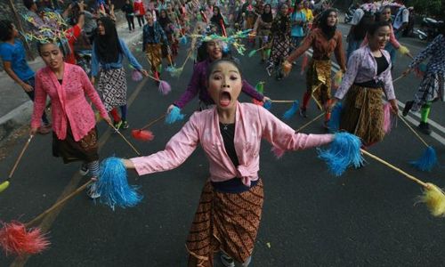 FESTIVAL SENI DIY : 30 Kelompok Seni Meriahkan Festival Seni di Pasar Ngasem