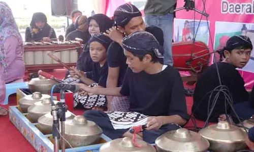 TERAPI ANAK AUTIS : Sekolah Ini Gunakan Gamelan untuk Terapi Anak Autis