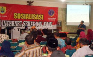 SOSIALISASI INTERNET SEHAT : Dishubkominfo Sragen Sebar Info tentang Bahaya Internet