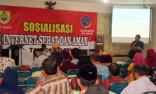 SOSIALISASI INTERNET SEHAT : Dishubkominfo Sragen Sebar Info tentang Bahaya Internet