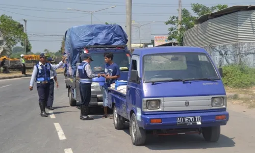 RAZIA TRUK SUKOHARJO : Muatan Lebihi Aturan, 15 Truk Kena Tilang