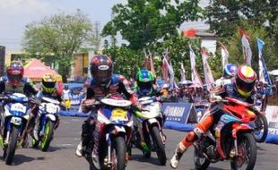  BALAP MOTOR : Renaldy Pradana Juara Umum YCR seri 5 di Pati